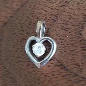 Diamond and white gold pendant necklace